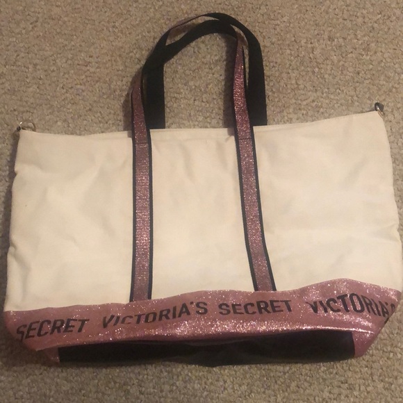 Victoria’s Secret bag - Picture 2 of 5